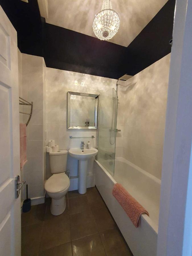Ocean View Apartment เวอร์ทิง ภายนอก รูปภาพ